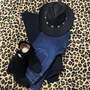 Black polyester and cotton western hat